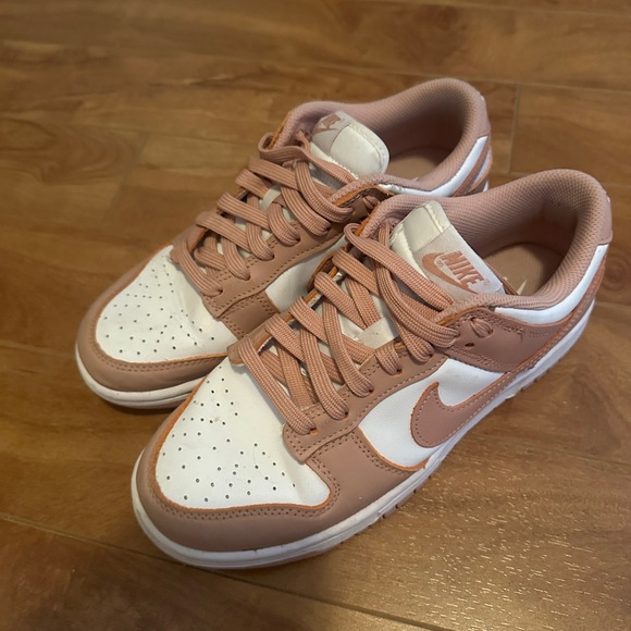 Nike Dunks women’s 7.5 - Picture 1 of 2